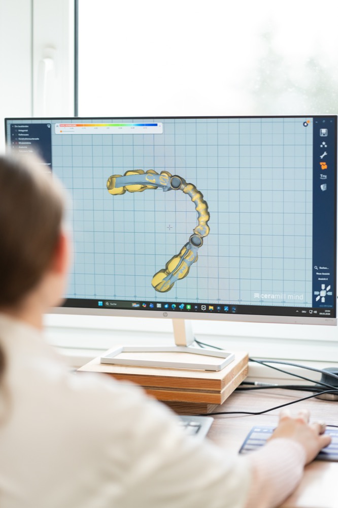 Konstruktion einer Teleskoparbeit am CAD-Bildschirm