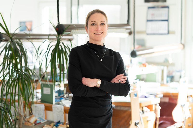 Sandra Kiefer, Geschäftsführerin der S. Kiefer GmbH Dentallabor, im Labor